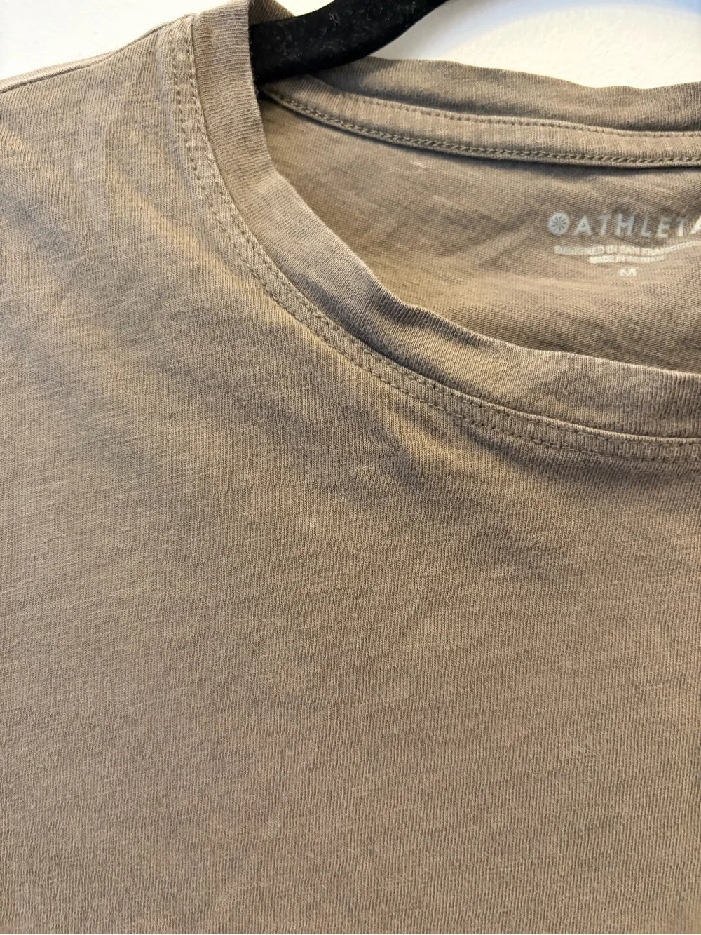Athleta Taupe Long Sleeve Crewneck Tee Shirt Size Medium Athletic Athleisure
